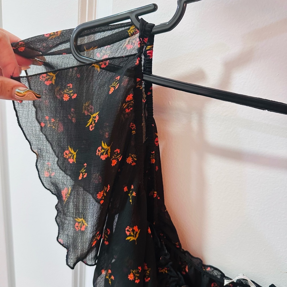 Floral Ruffle Black Floral Ruffled Bodysuit - Picture 8 of 9